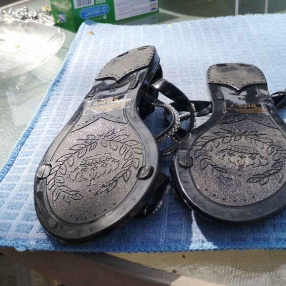 Sandles - Picture 2 of 2